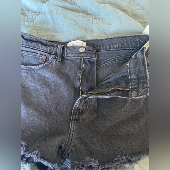 NWT Abercrombie the mom short ~ high rise. Size 28 - Picture 6 of 7